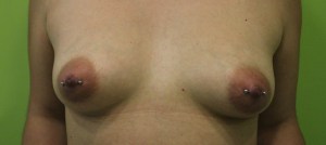 Nipples piercing / Piercing ai capezzoli femminili
