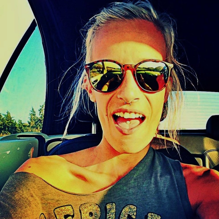 Tongue piercing + septum piercing 